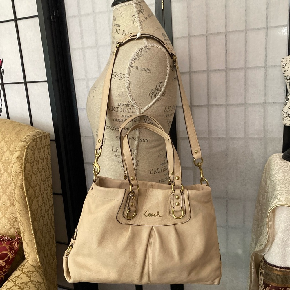 Coach Beautiful Soft Cowhide Large Leather Purse+ Pink Satin Lining
